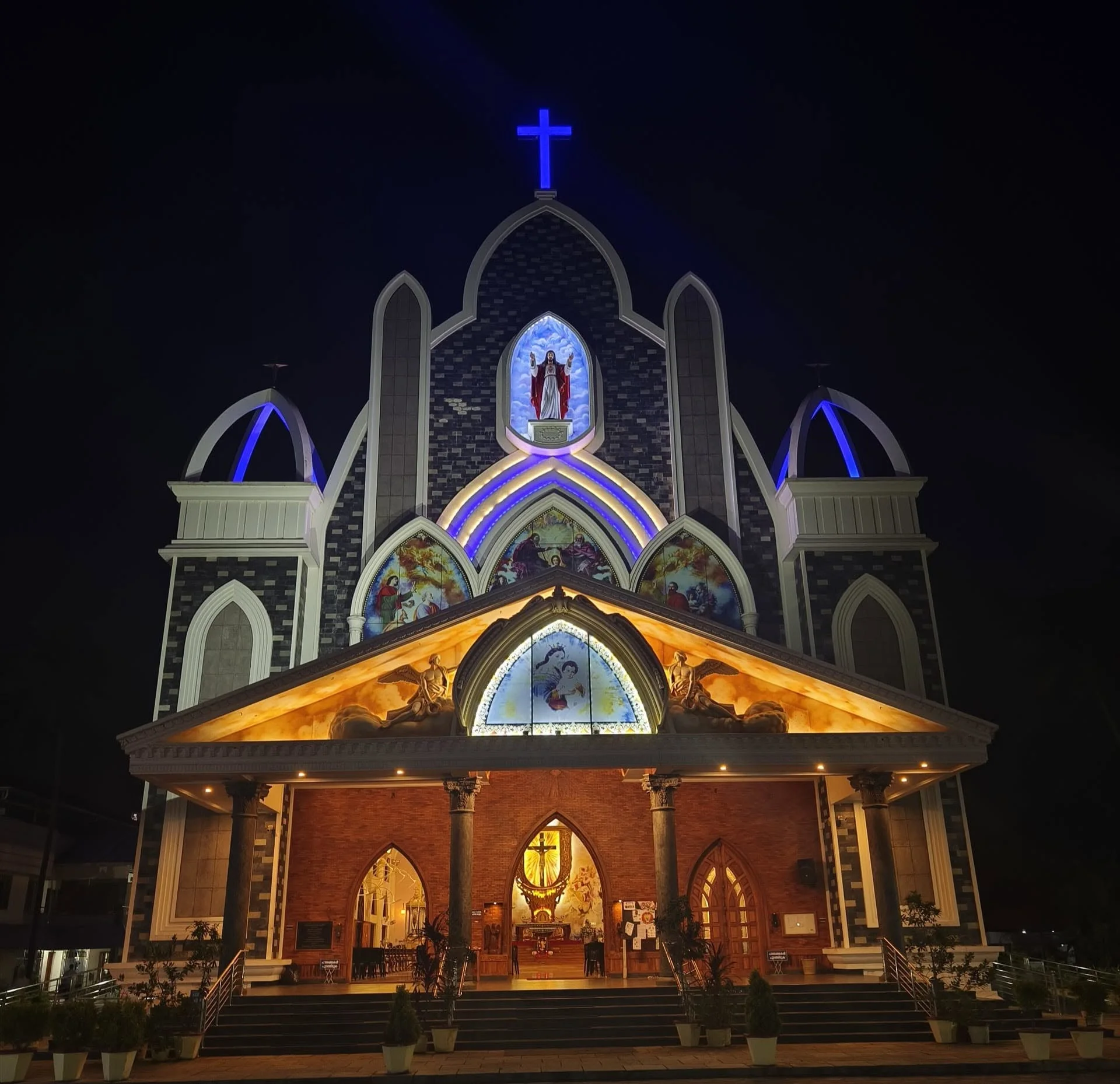 Mary Queen Church , Thoppil